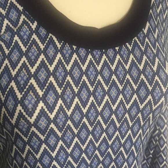 Karen Kane Blue and White Diamond Patterned Shirt - Picture 2 of 7